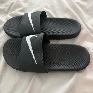 Nike Youth Slides Size 4Y Black White Unisex Kids Boys Girls Sandals